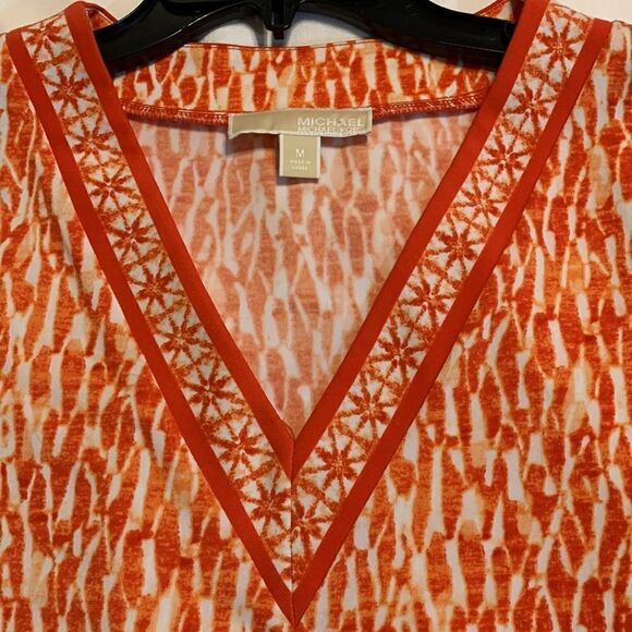 Michael Kors Size Medium three-quarter sleeve top.  Orange & white v-neck - Picture 3 of 9